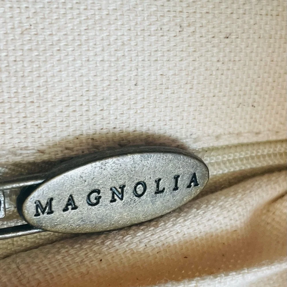 MAGNOLIA HOME JOANNA GAINES LOLOI GREY/IVORY PILLOW + INSERT 22